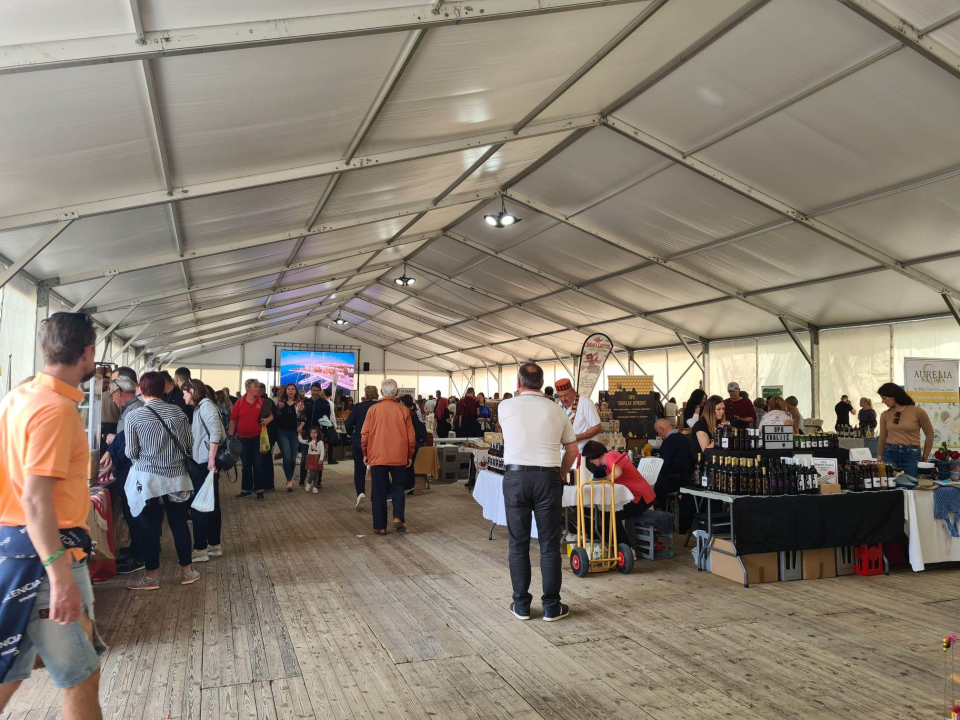 Gužva i drugog dana Sajma agroturizma u Skradinu: Još stignete kupiti domaće proizvode 