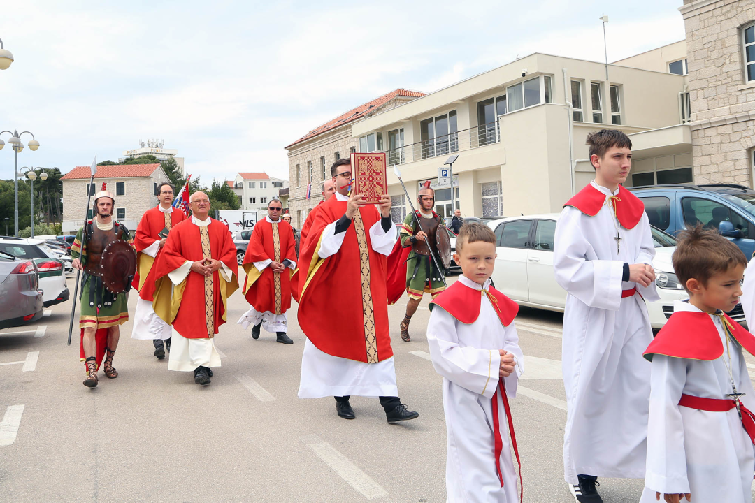U Vodicama proslavljeni Našašće svetog križa i Dana grada