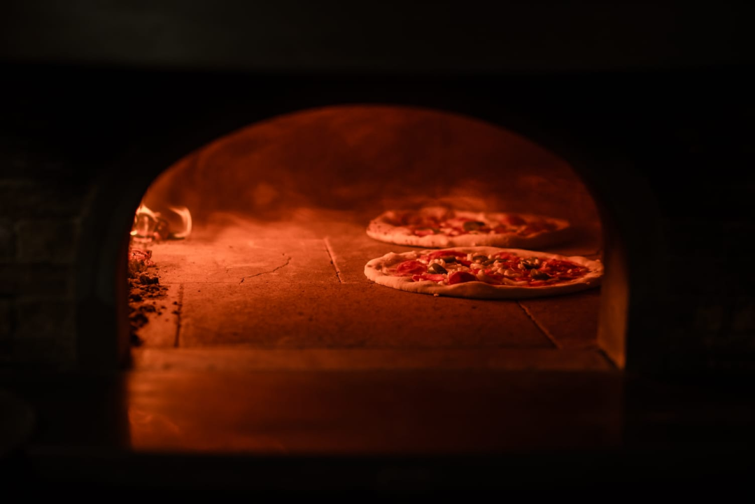 Počastite se vrhunskom pizzom i burgerima iz Victorije! 