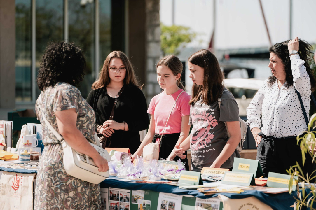 Učenici srednjih i osnovnih škola obilježavaju Dan Šibensko-kninske županije: 'Nadam se da ćete svi tu ostati' 
