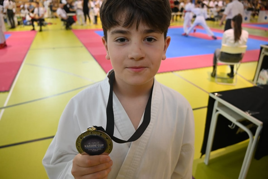 KK Okit opet najbolji: Iz Splita se vratili sa 42 medalje i peharom za najbolji klub turnira  