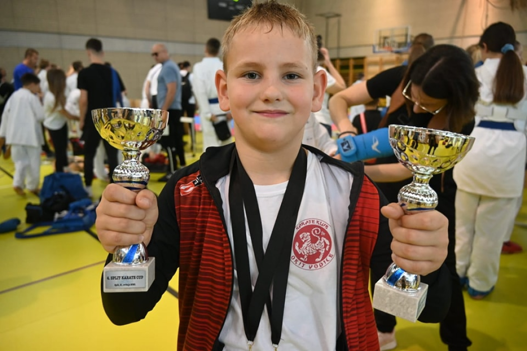 KK Okit opet najbolji: Iz Splita se vratili sa 42 medalje i peharom za najbolji klub turnira  