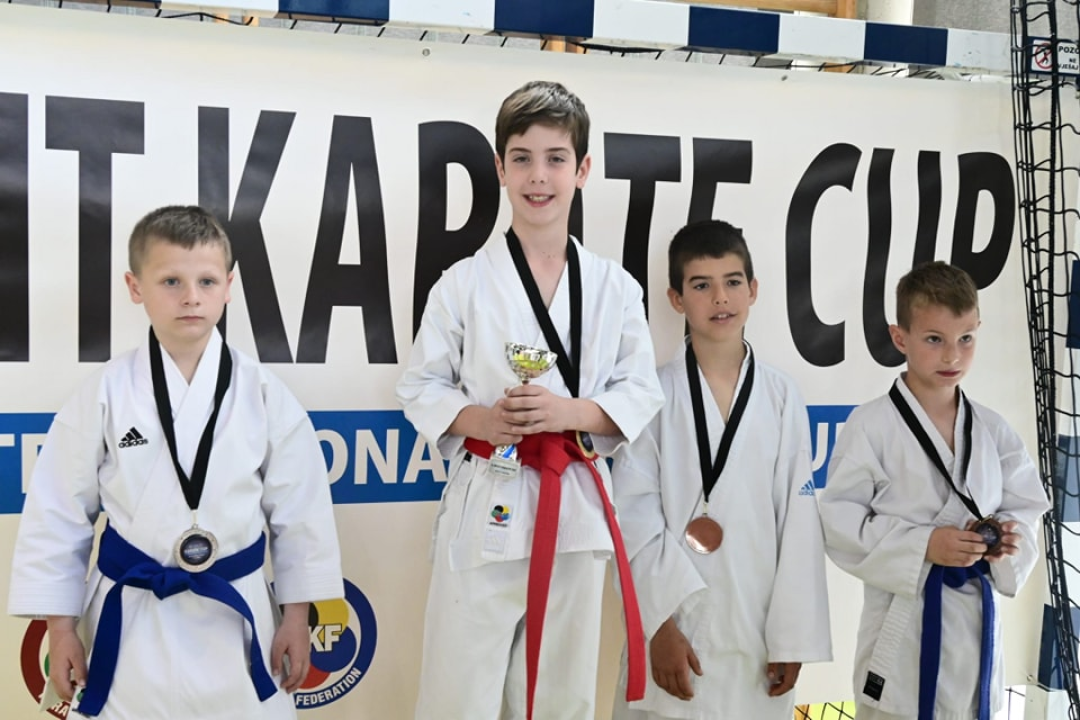 KK Okit opet najbolji: Iz Splita se vratili sa 42 medalje i peharom za najbolji klub turnira  