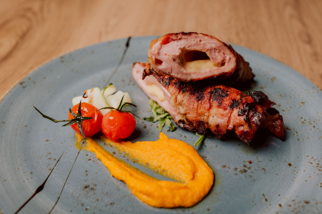 Isprobajte nenadmašne mesne plate u bistrou 'Kod starog'! 