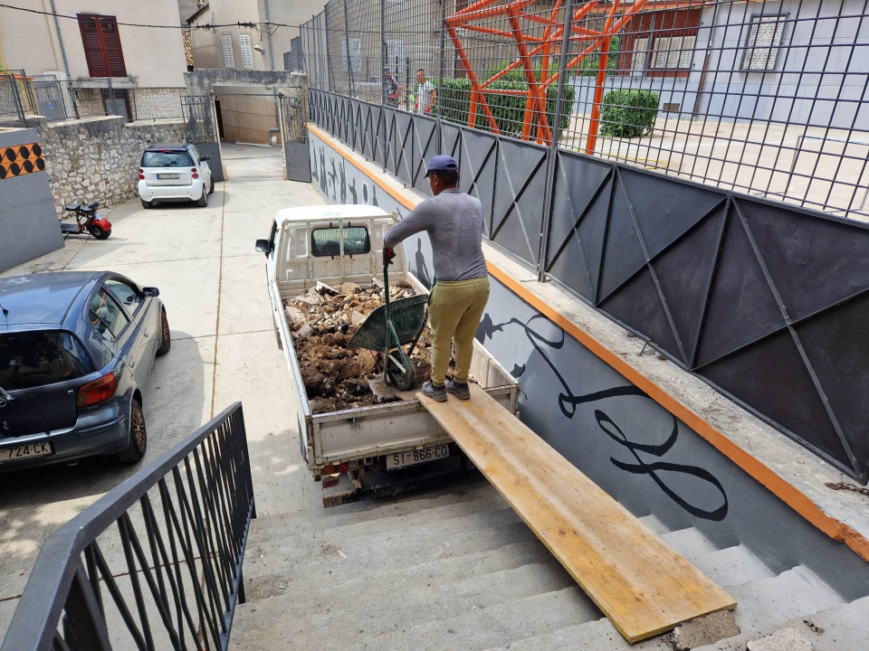 Počeli radovi: Legendarni beton na vanjskim koševima Partizana zamijenit će antistres gumena podloga