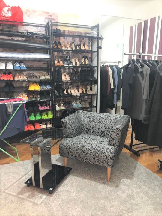 Prodaje se prekrasan kompletno renoviran stan na odličnoj lokaciji s pogledom na more!