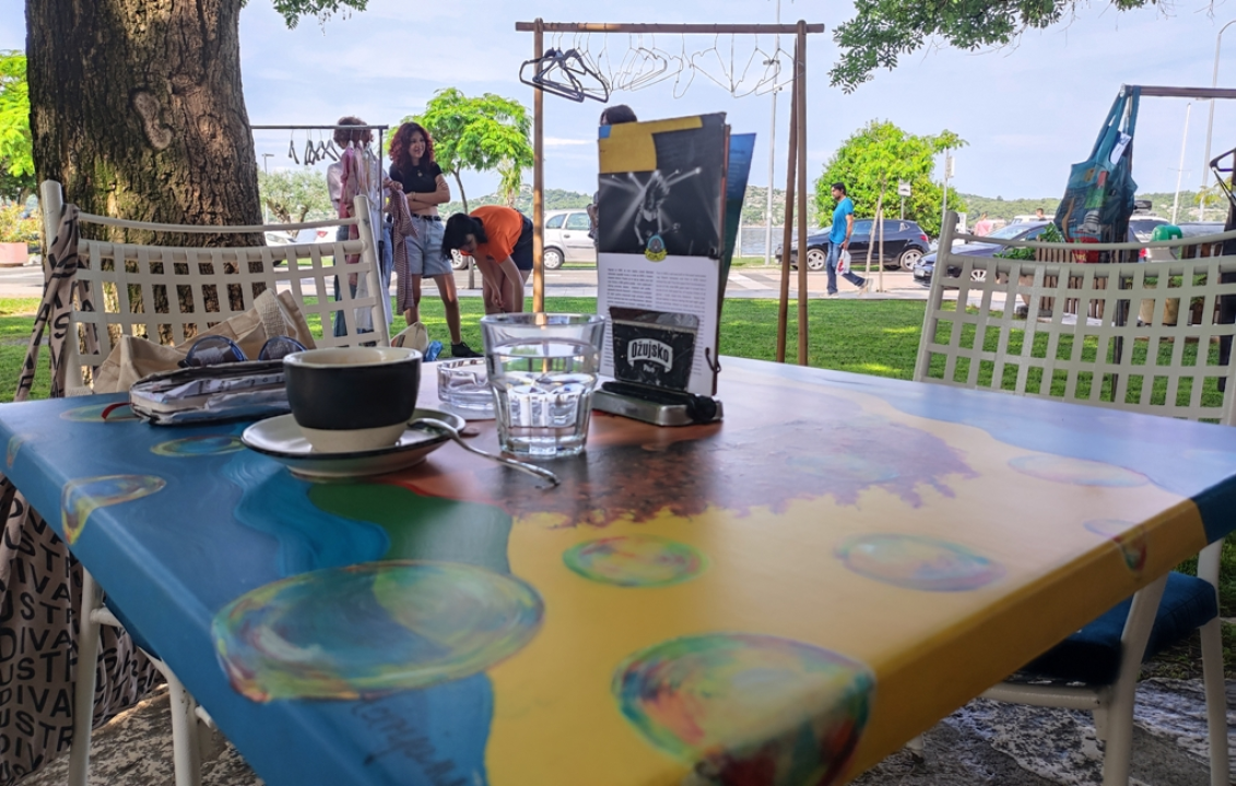 Šibenski Apostolovi su se vratili, 18 umjetničkih djela postavljeno ispred Azimuta 