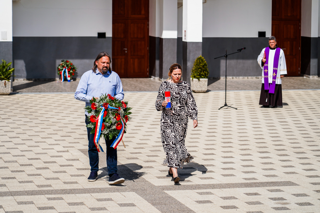 Uoči Dana antifašističke borbe na Kvanju položeni vijenci i zapaljene svijeće