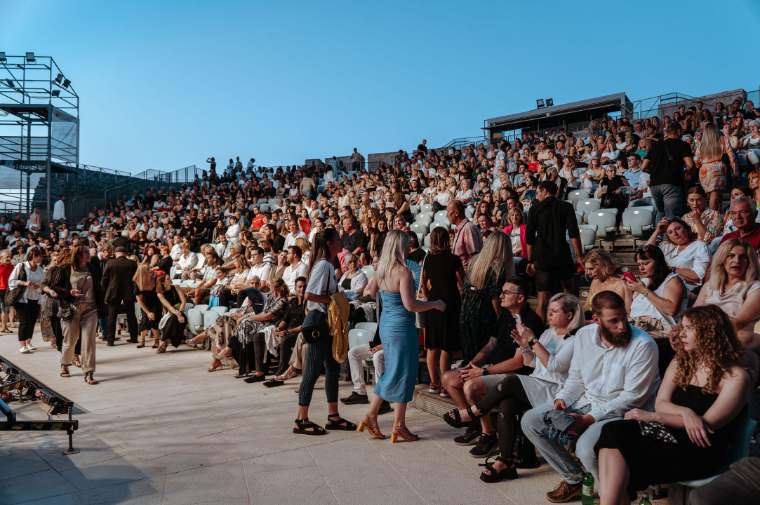 Maksim Mrvica impresivnim koncertom na tvrđavi sv. Mihovila potvrdio svoj zvjezdani status 