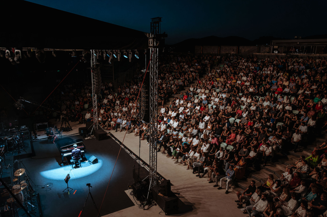 Maksim Mrvica impresivnim koncertom na tvrđavi sv. Mihovila potvrdio svoj zvjezdani status 