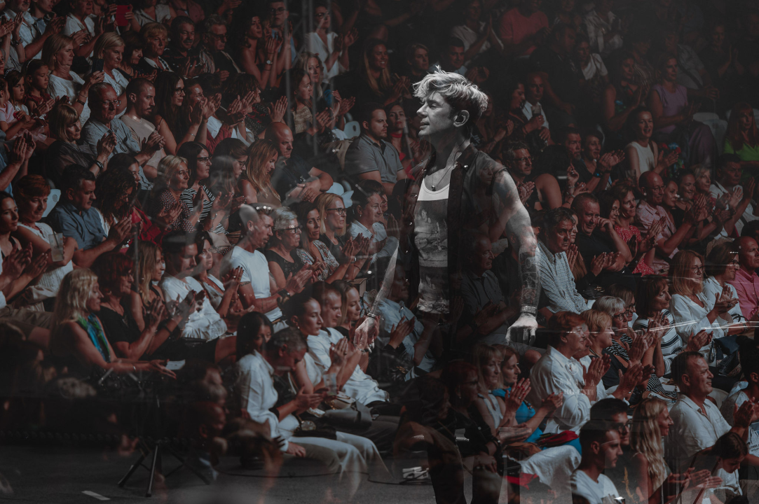 Maksim Mrvica impresivnim koncertom na tvrđavi sv. Mihovila potvrdio svoj zvjezdani status 