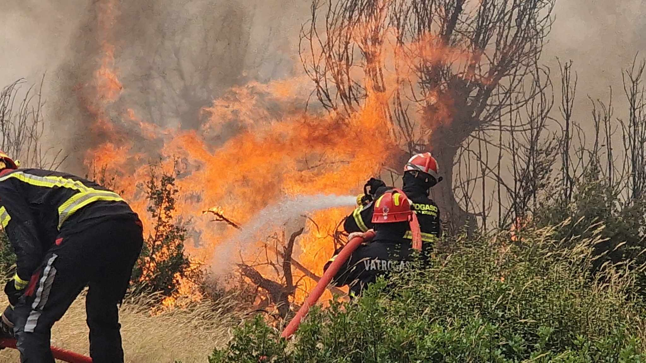 FOTOGALERIJA iz središta požara: Grčevita borba protiv vatre i vjetra