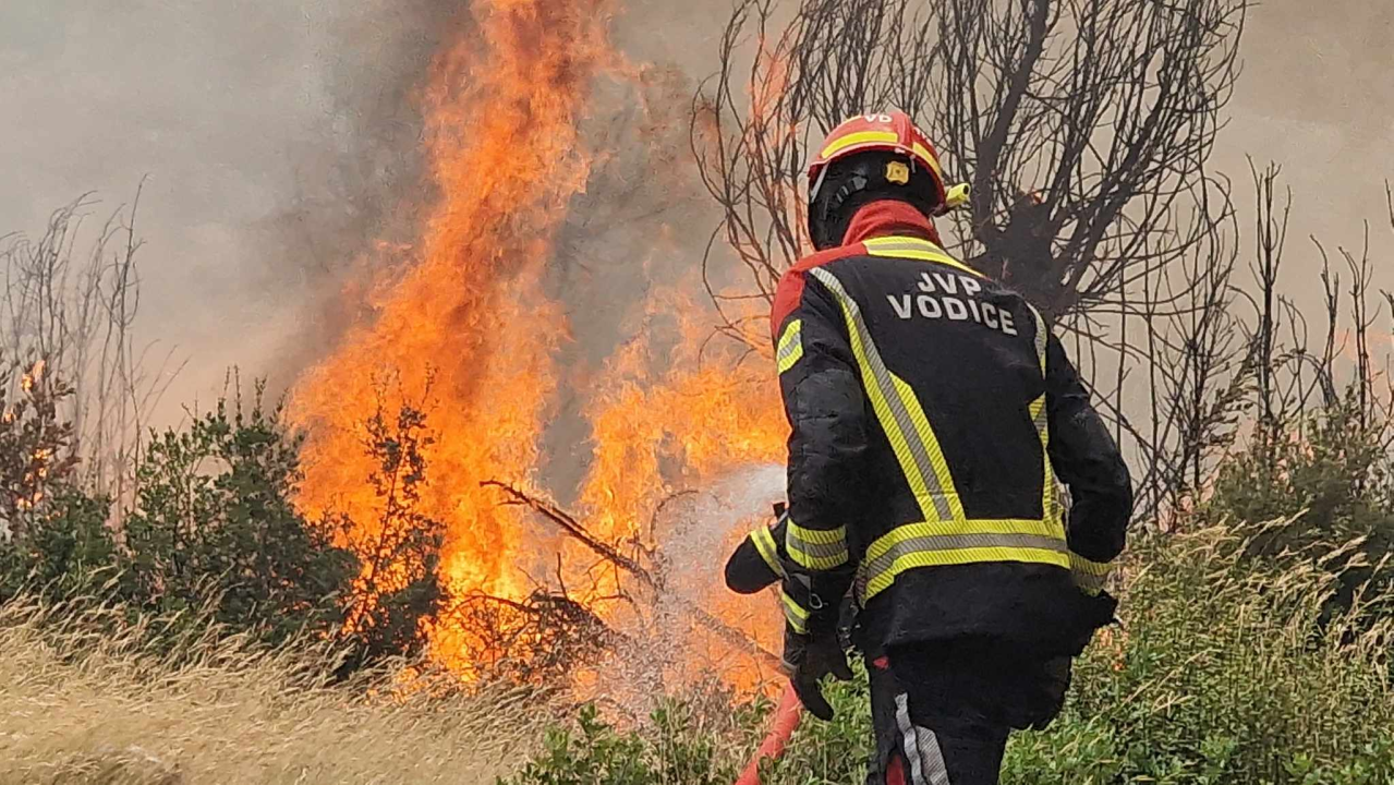 FOTOGALERIJA iz središta požara: Grčevita borba protiv vatre i vjetra