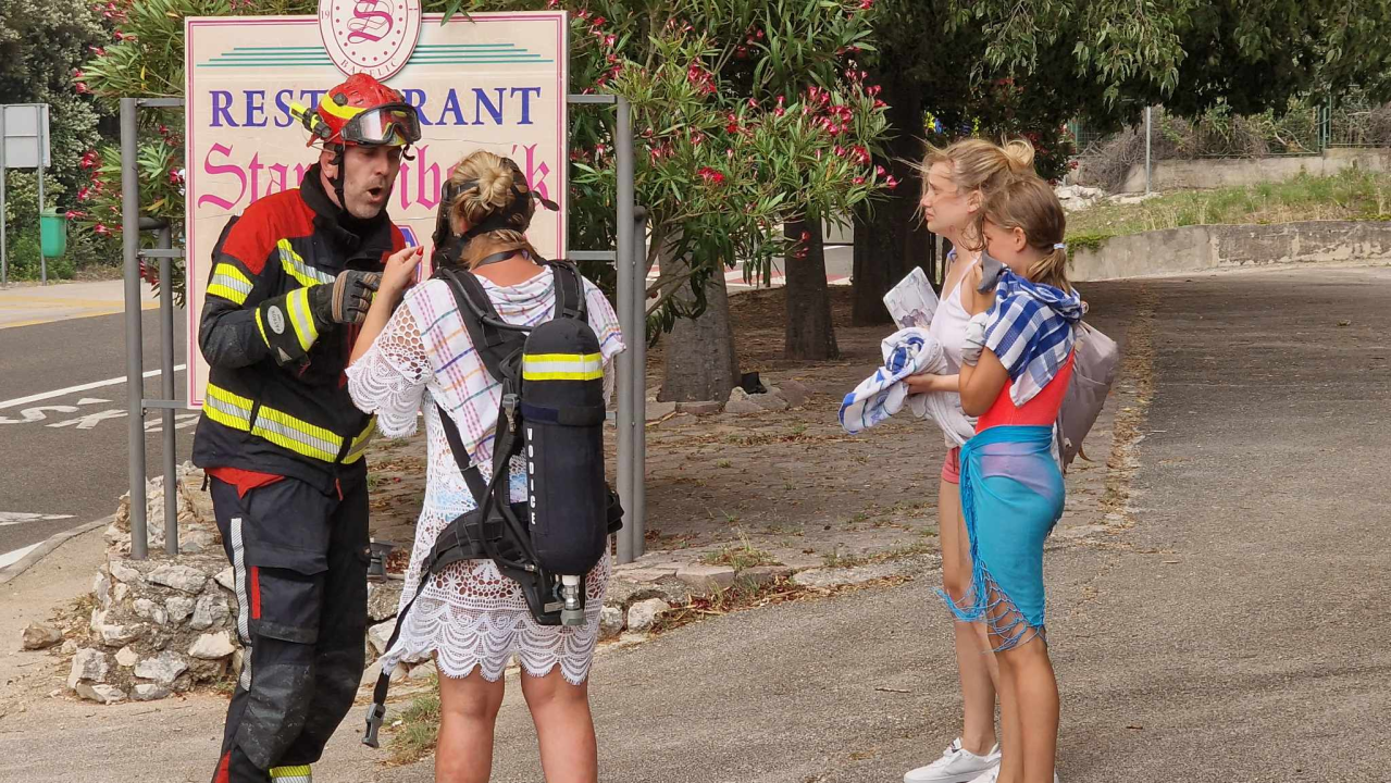 FOTOGALERIJA iz središta požara: Grčevita borba protiv vatre i vjetra
