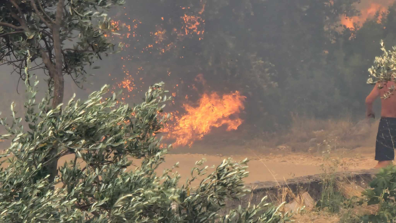 FOTOGALERIJA iz središta požara: Grčevita borba protiv vatre i vjetra