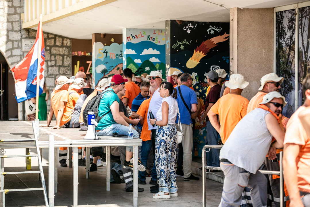 Radnici Cesta Šibenik održali novi prosvjed: 'Župan uništava ovu tvrtku i ove ljude'