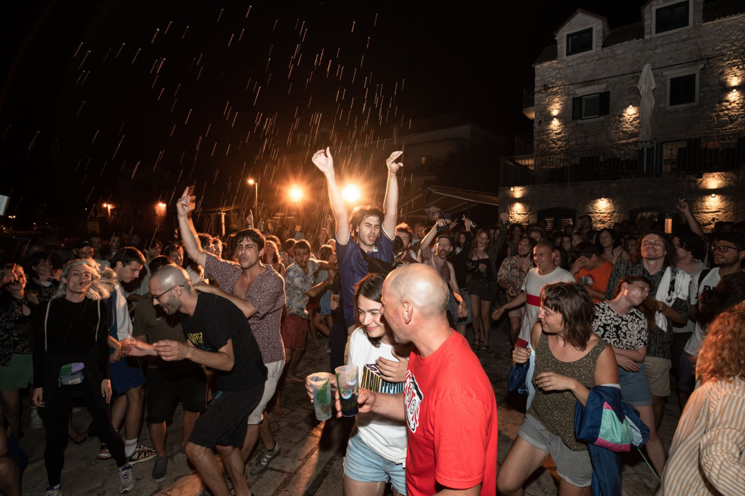 Zbog ove fotogalerije pokajat ćete se što niste otišli na Zlarin Street Music Festival!