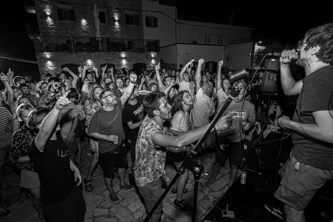 Zbog ove fotogalerije pokajat ćete se što niste otišli na Zlarin Street Music Festival!
