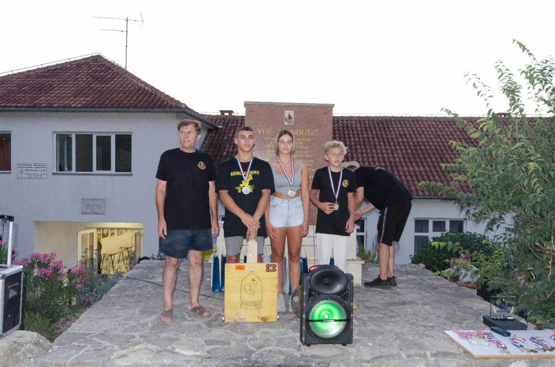 U Rupama održana utrka karića, a nakon toga i fešta