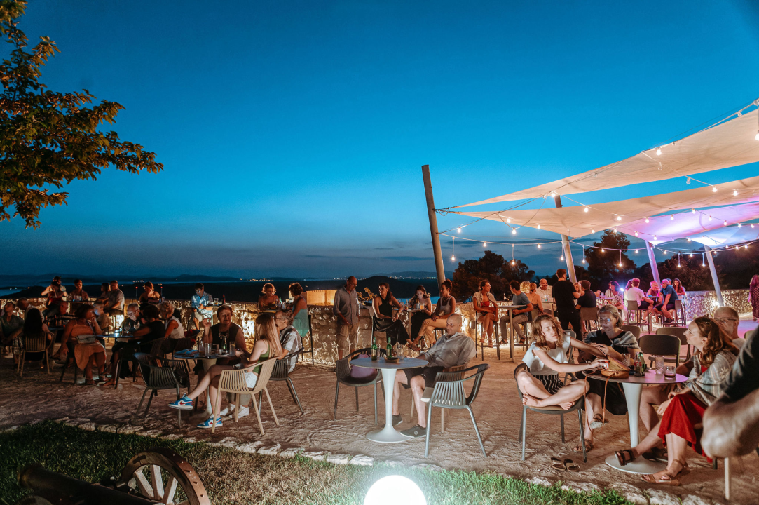 Rođendan Ive Robića obilježen na tvrđavi Barone uz Daniela Caccia i Organ Trio