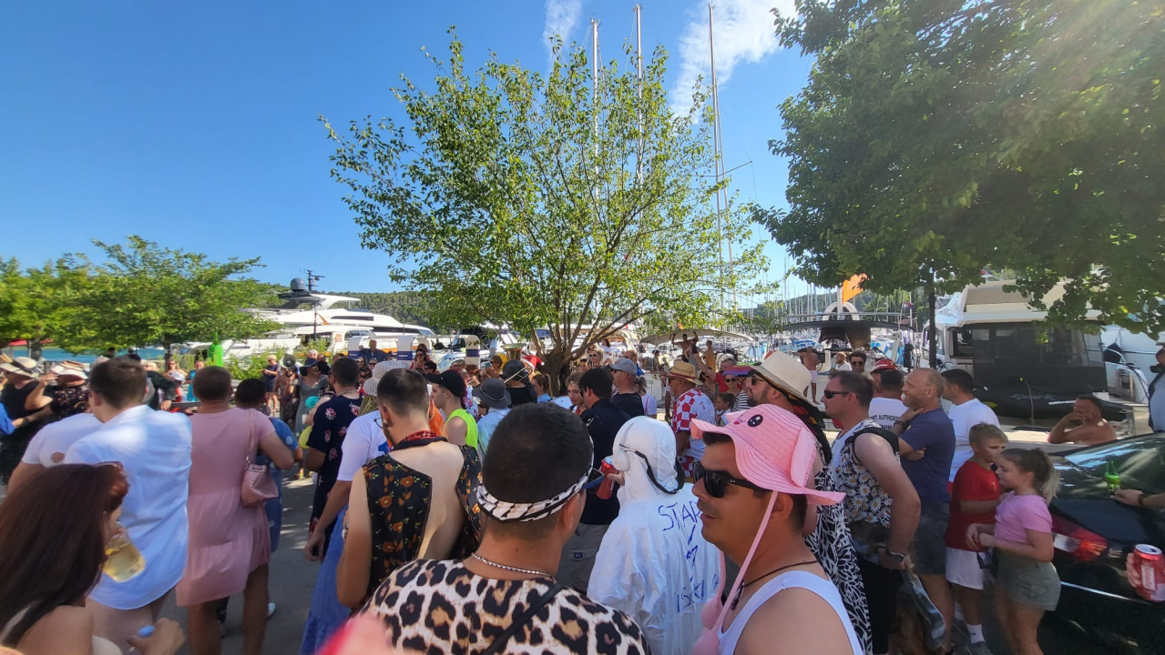 'Stari i mladi' u Skradinu: Od zabave sve je pucalo po šavovima