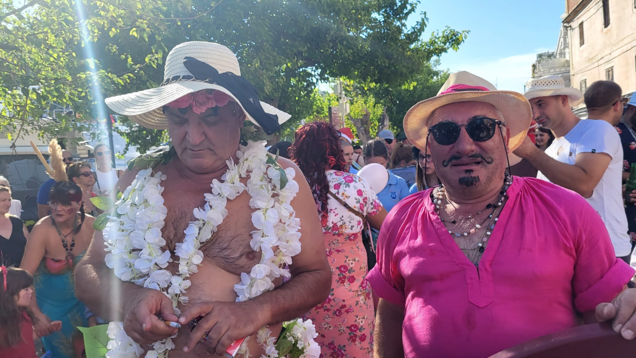 Stari i mladi u Skradinu navukli kostime i odmjerili snage na nogometnom terenu