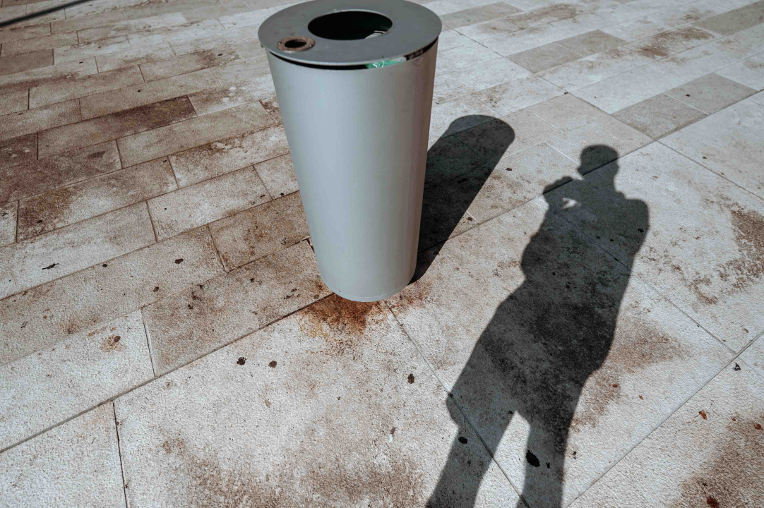 Poljana prljava i nakon pranja, a trg ispred Fausta Vrančića postao livada