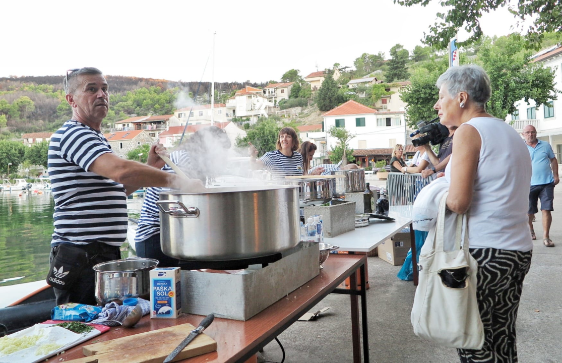 Pogledajte kako je bilo na tradicionalnoj Zatonskoj pidočijadi