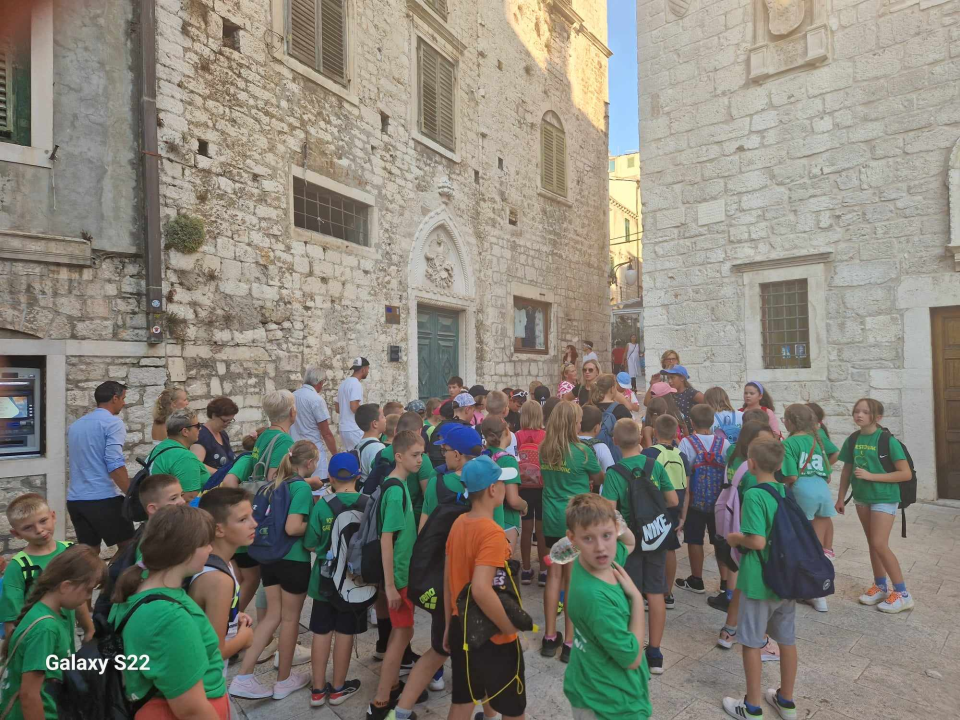 Kamen pao s palače Rossini na kalelargu i porezao ruku turistu: 'Da mu je pao na glavu, ubio bi ga' 