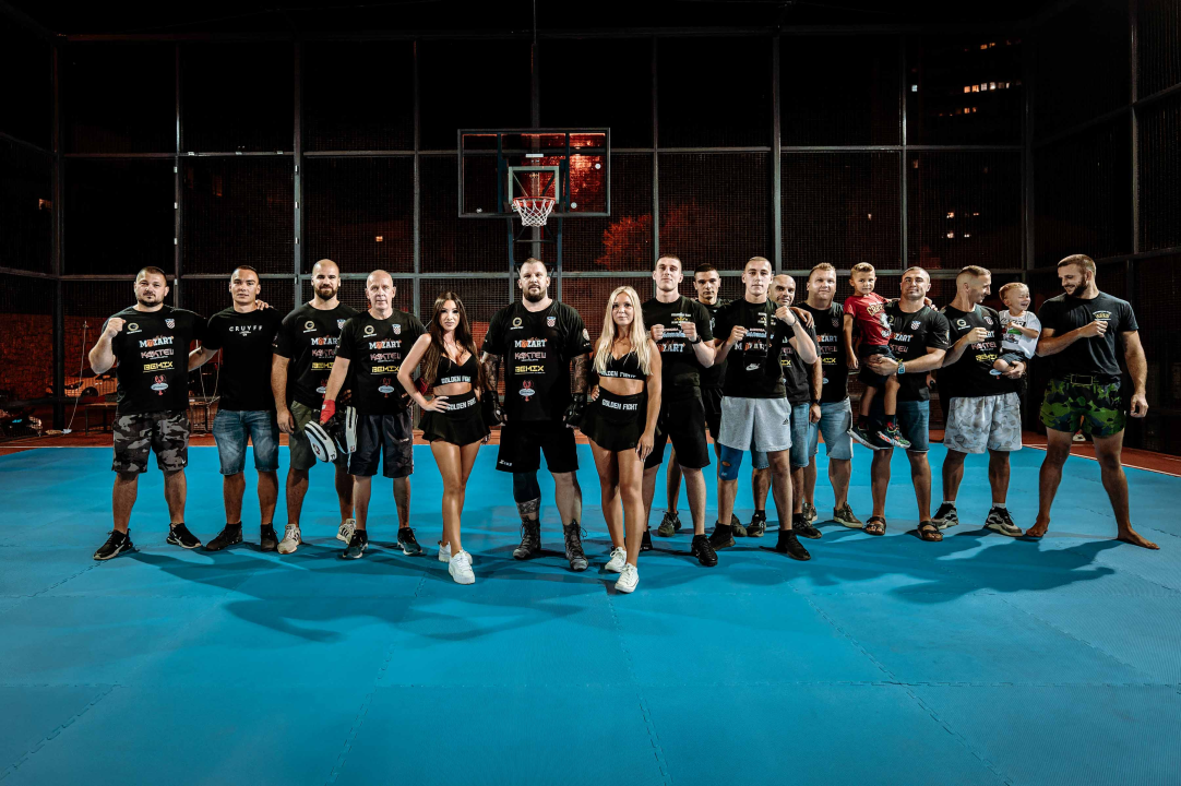 Funcuti bakljadom podržali Franu Vukovića na otvorenom treningu uoči borbe za naslov