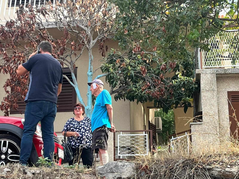 Komunalni (ne)red: Grad odlučio postaviti kamene blokove, građani ih spriječili, intervenirala i policija!  