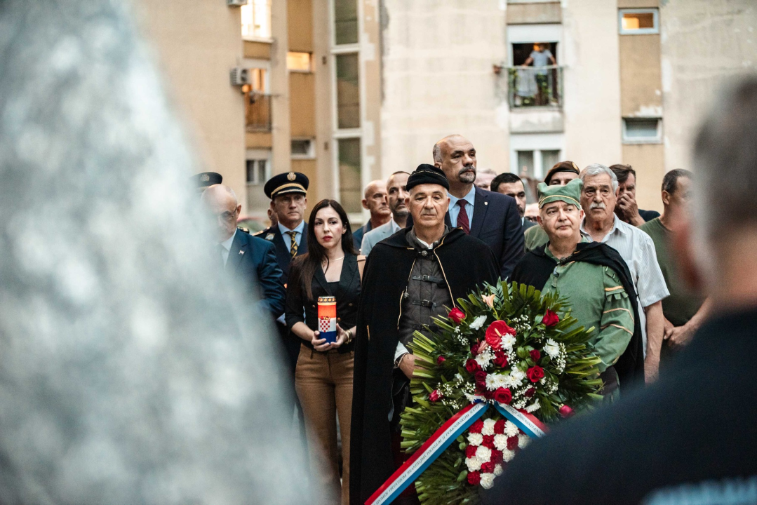 Unatoč prolomu oblaka, grmljavini i pljusku, Šibenčani pokazali koliko im znači Rujanski rat 