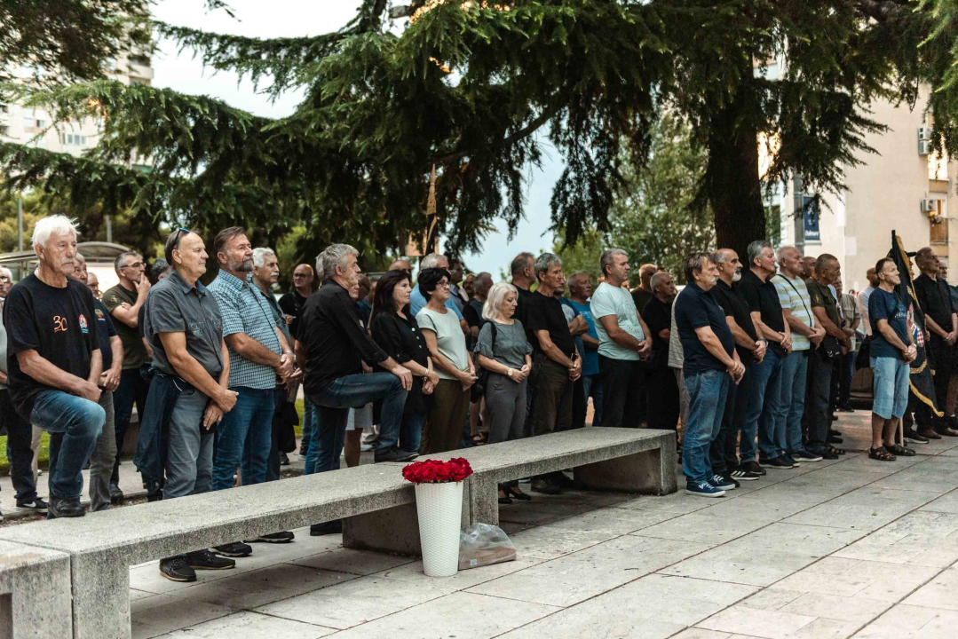 Unatoč prolomu oblaka, grmljavini i pljusku, Šibenčani pokazali koliko im znači Rujanski rat 