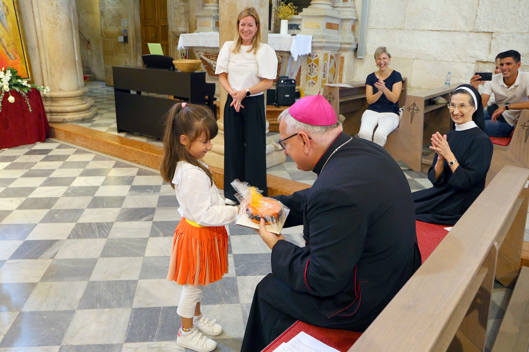 Mališani posjetili katedralu i susreli se s biskupom Rogićem