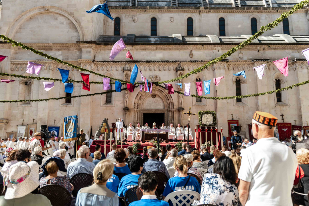 Misom i procesijom obilježen Dan grada i blagdan sv. Mihovila