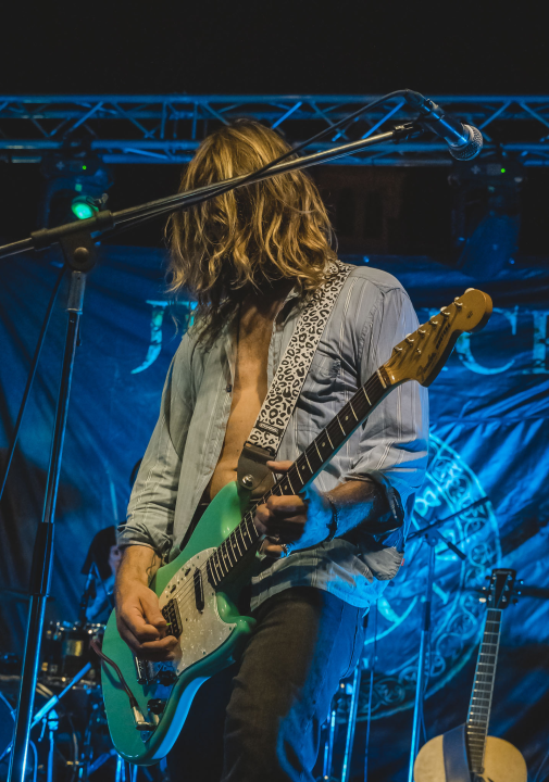 Dino Jelusić zatvorio ‘Bablje ljeto’ u Šibeniku, pogledajte atmosferu s koncerta