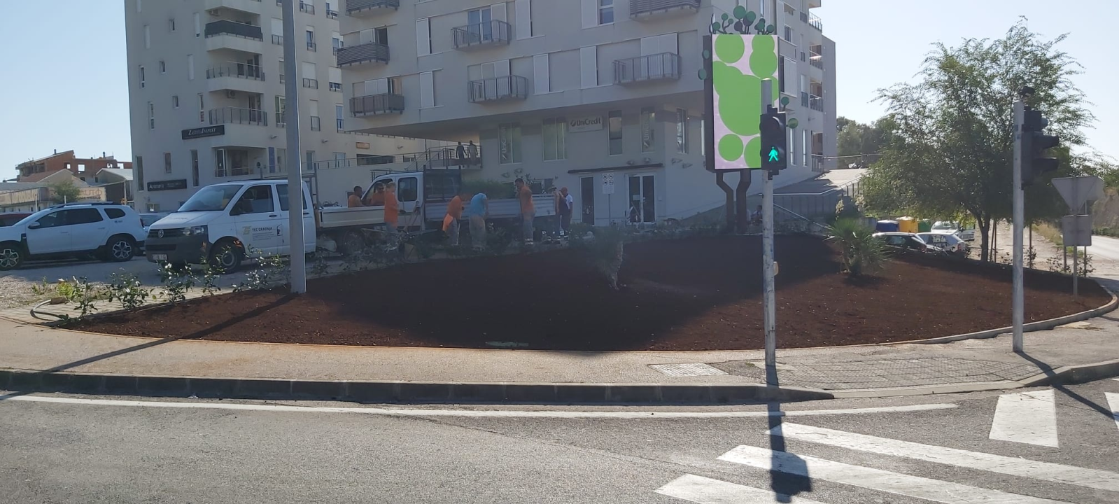 Zeleni grad Šibenik nastavlja s uljepšavanjem kvartova: Na Biocima posađene Yucca i Photinia 