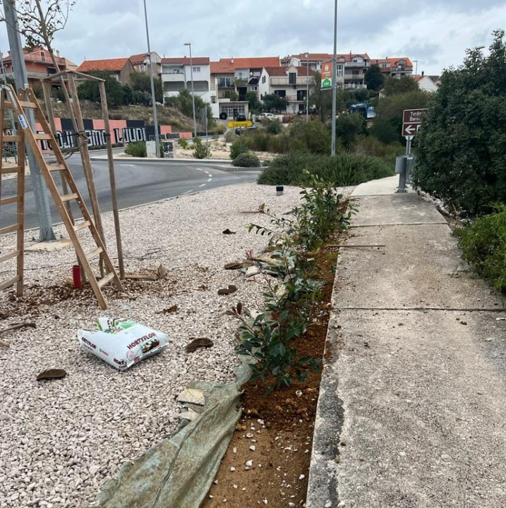 Zeleni grad uređuje kružni tok na Meterizama: Postavljen sustav navodnjavanja