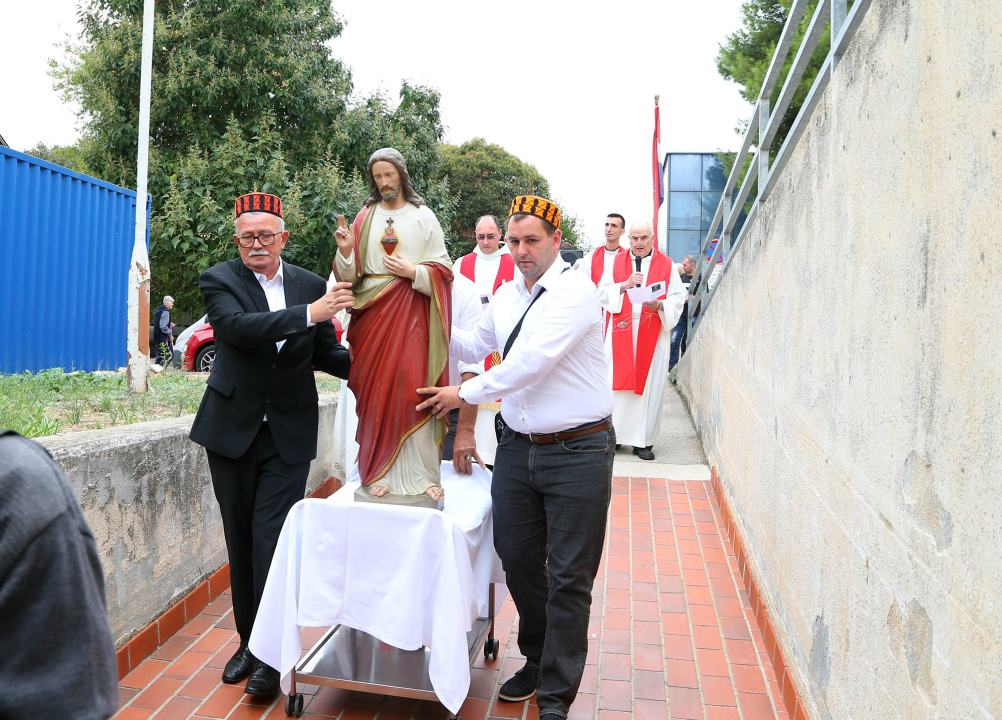 U bolničku kapelu u Šibeniku vraćen kip Presvetog srca Isusova