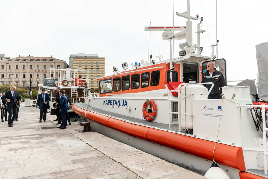 Šibenik dobio brodicu za hitnu pomoć koja plovi i u najekstremnijim vremenskim uvjetima