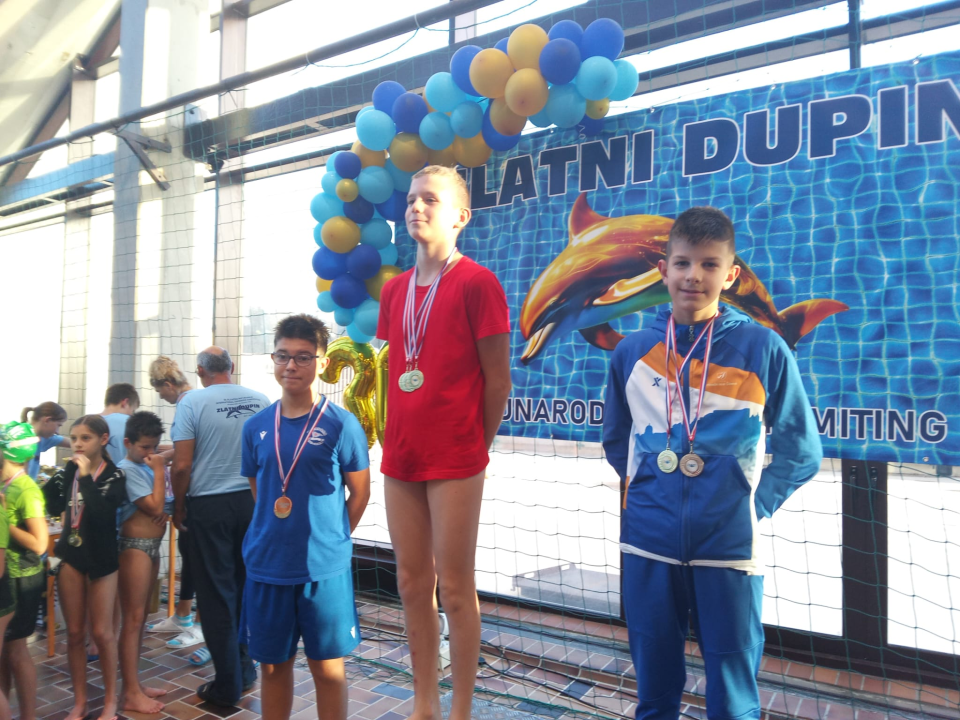 Mladi plivači Šibenika na tri mitinga došli do ukupno 11 medalja