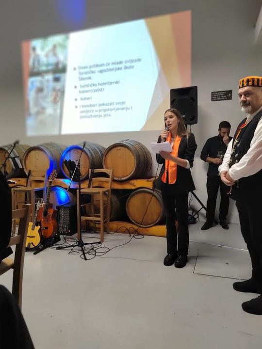 Povodom Martinja mlade učenice kuharice u Vinoplodu poslužile jelovnik od četiri slijeda