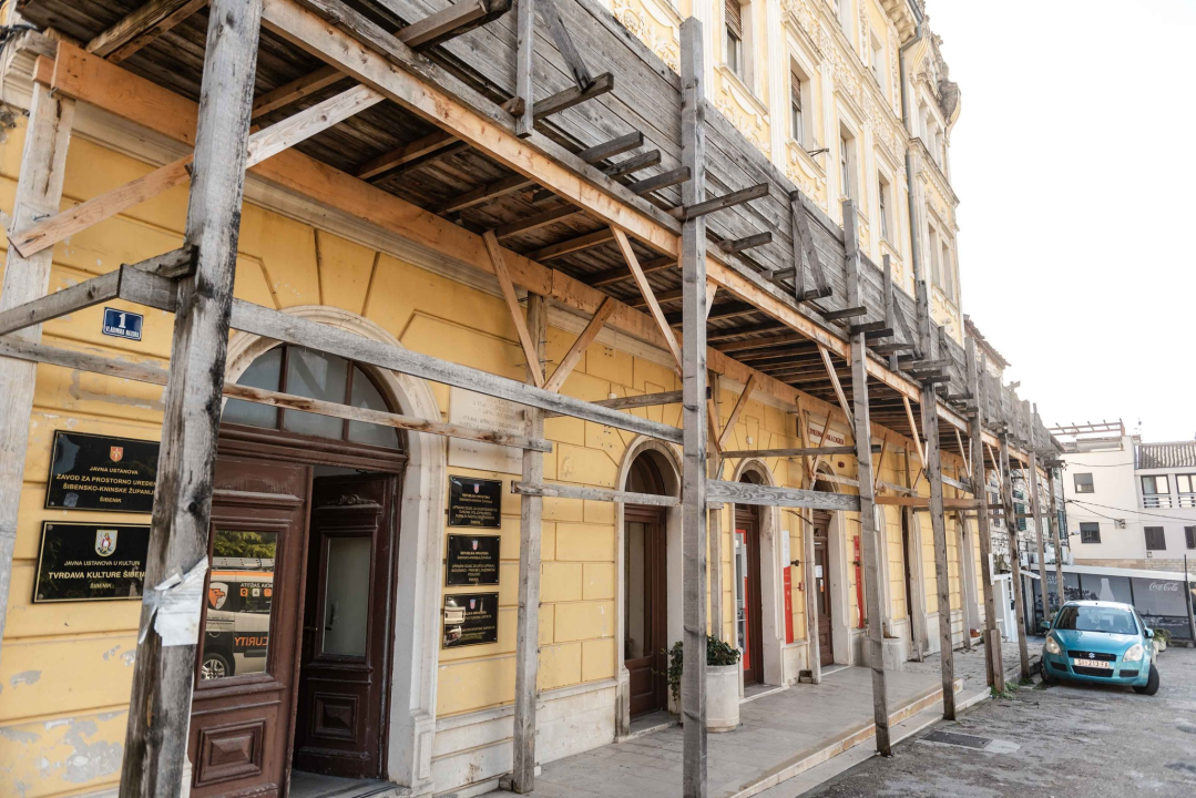 Palača Iljadica-Grbešić i dalje žudi za obnovom, župan Jelić: 'Ima veliki turistički potencijal, šteta je da se koristi za administraciju'