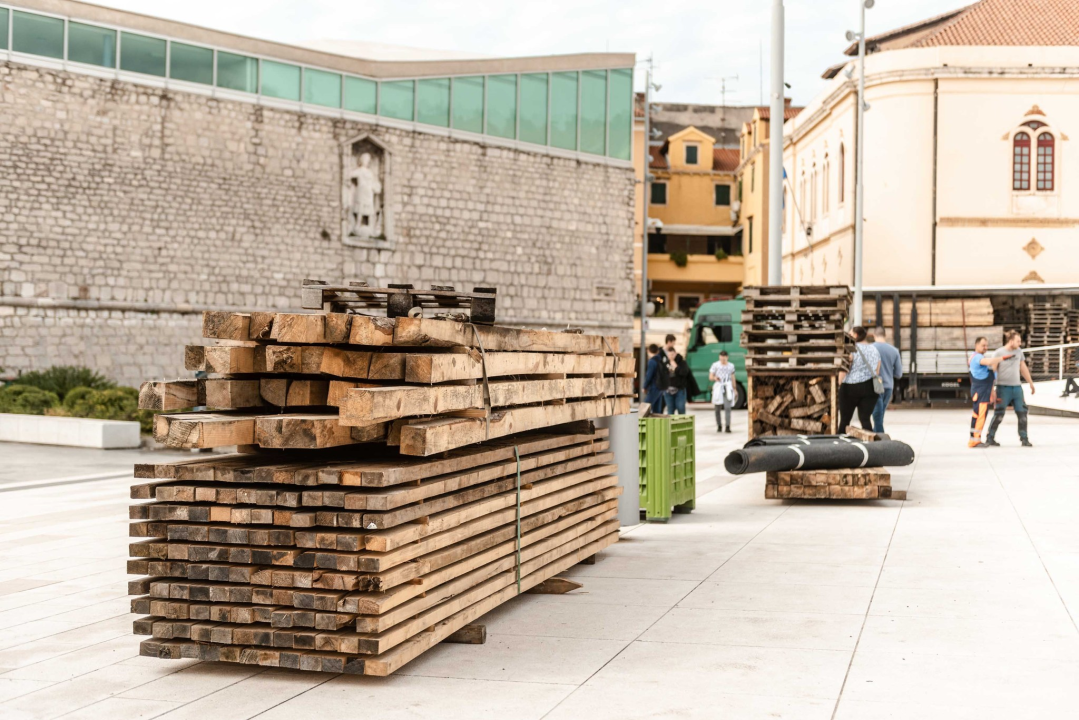 Postavlja se klizalište na šibenskoj Poljani, uskoro otvorenje 
