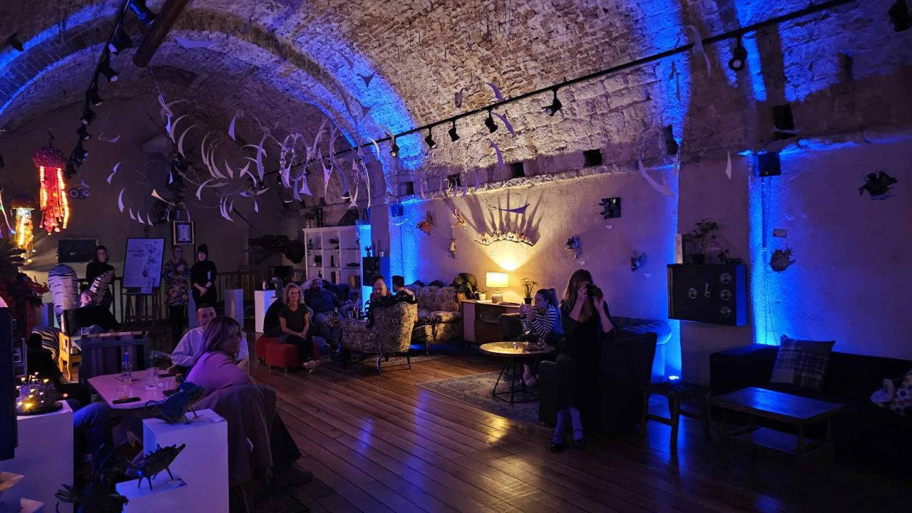 U Galeriji Azimuta otvorena izložba radova Andriane Tanfare 'Iza druge duge'