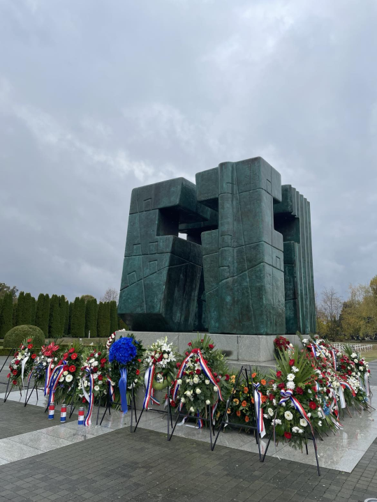 Izaslanstvo Grada Šibenika u Vukovaru: Svijeću zapalio Paško Rakić