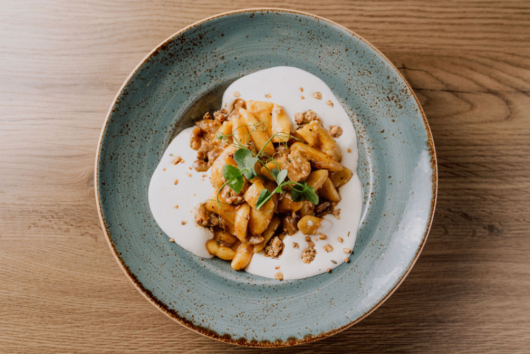 Bistro 'Kod Starog' ima novi meni i vrhunskog chefa Nikolu Knežića!