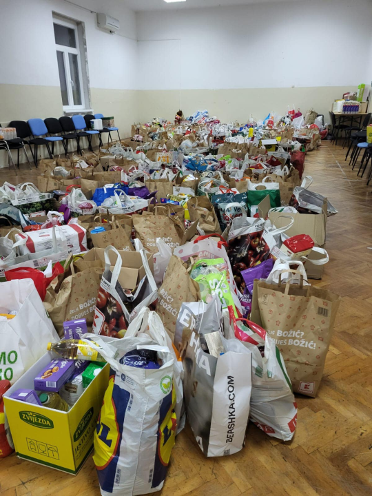 Šibenčani u jedan dan prikupili pomoć za 37 potrebitih obitelji: 'Mislim da su mirni bar tri mjeseca'