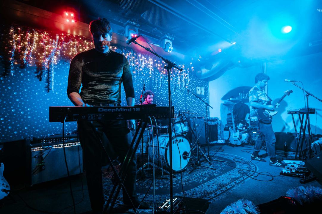 Svemirko sletio u Azimut i synth-pop hitovima rasplesao krcat podij