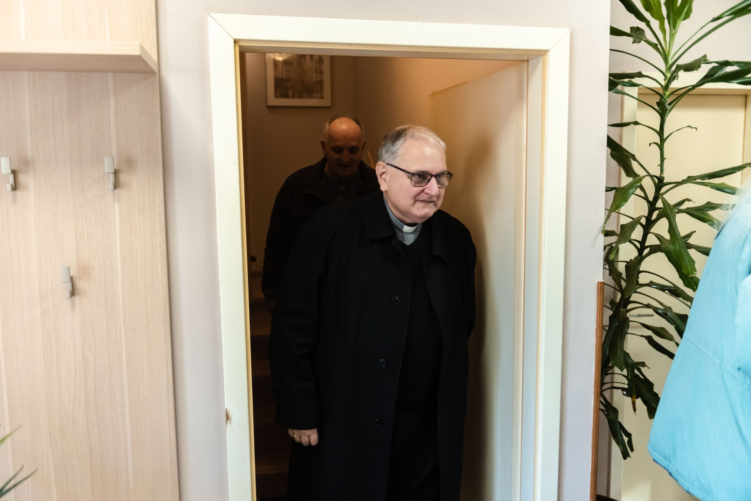 Gradonačelnik i biskup posjetili Prihvatilište za beskućnike: Najavljena i obnova pučke kuhinje